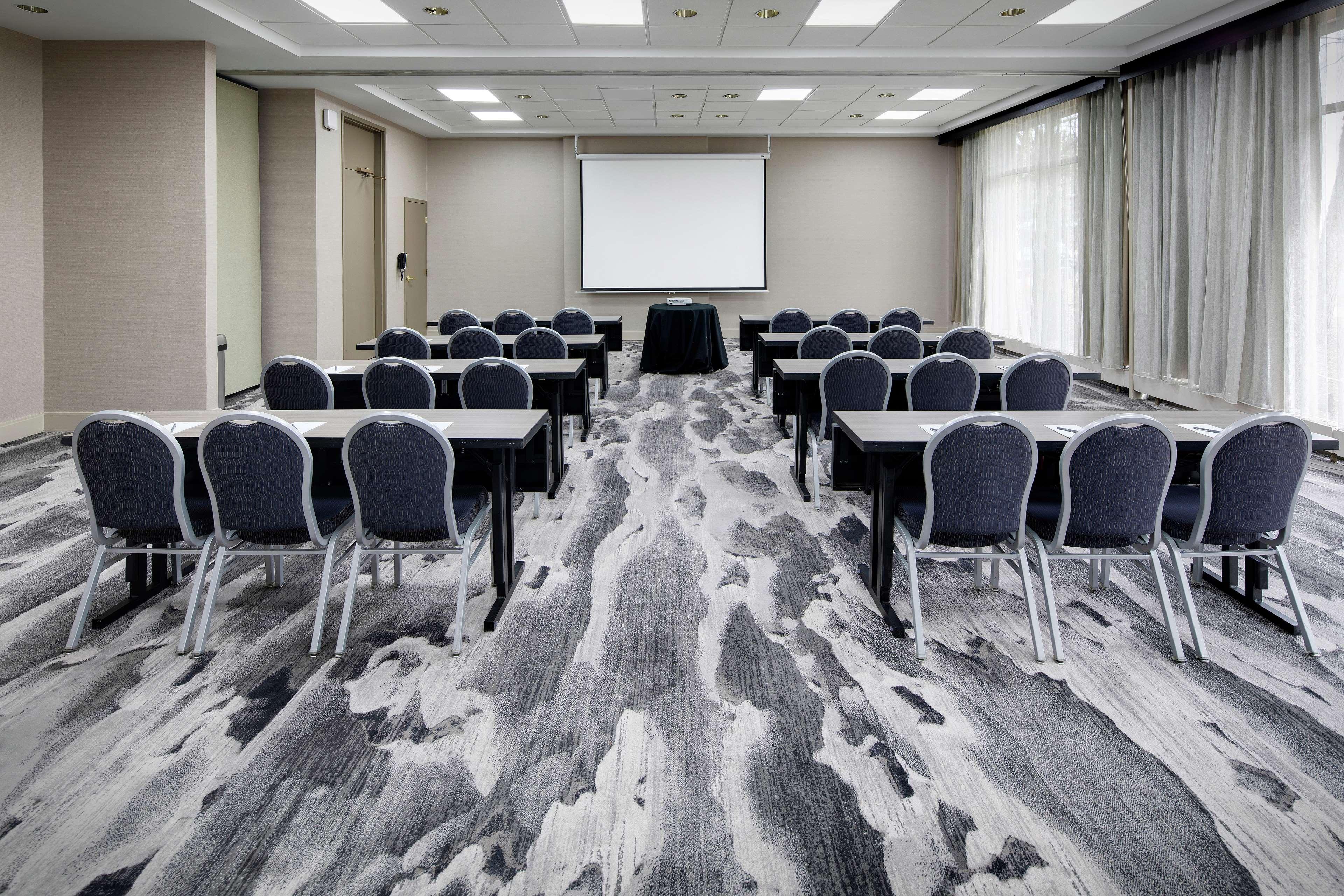 Embassy Suites By Hilton Detroit Troy Auburn Hills Exterior foto