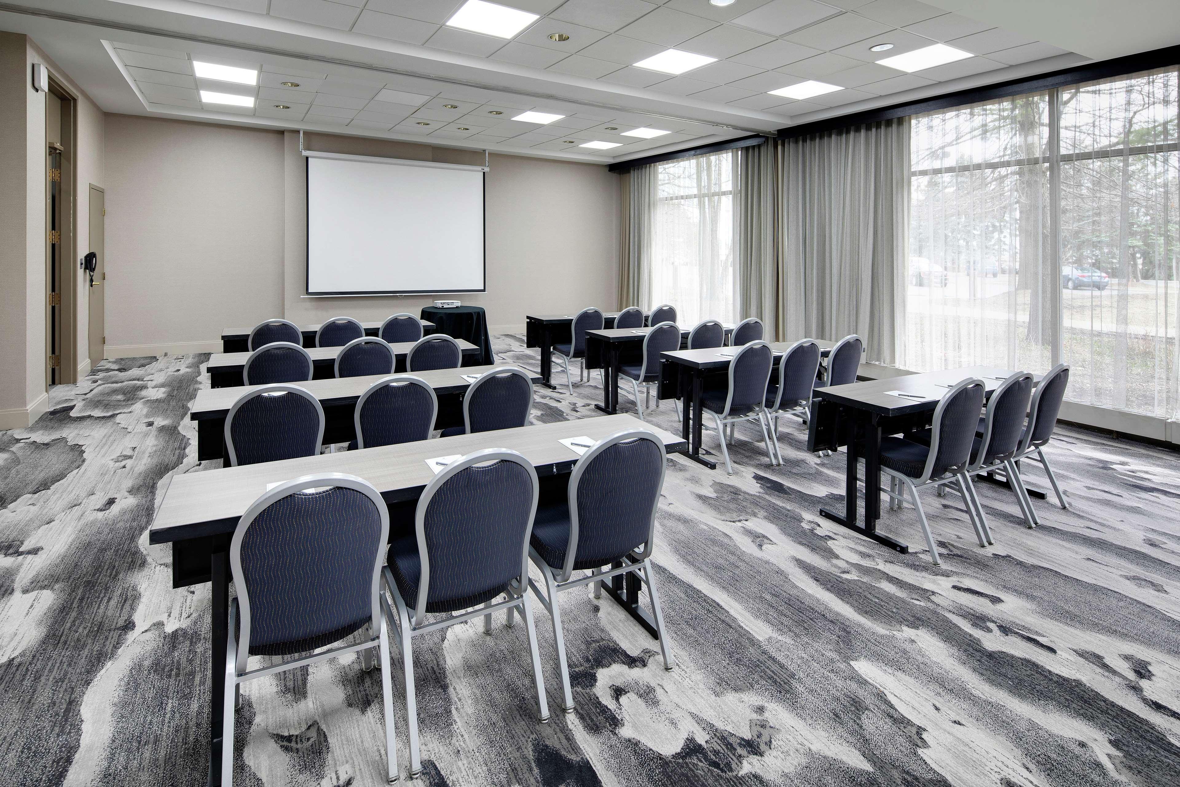 Embassy Suites By Hilton Detroit Troy Auburn Hills Exterior foto