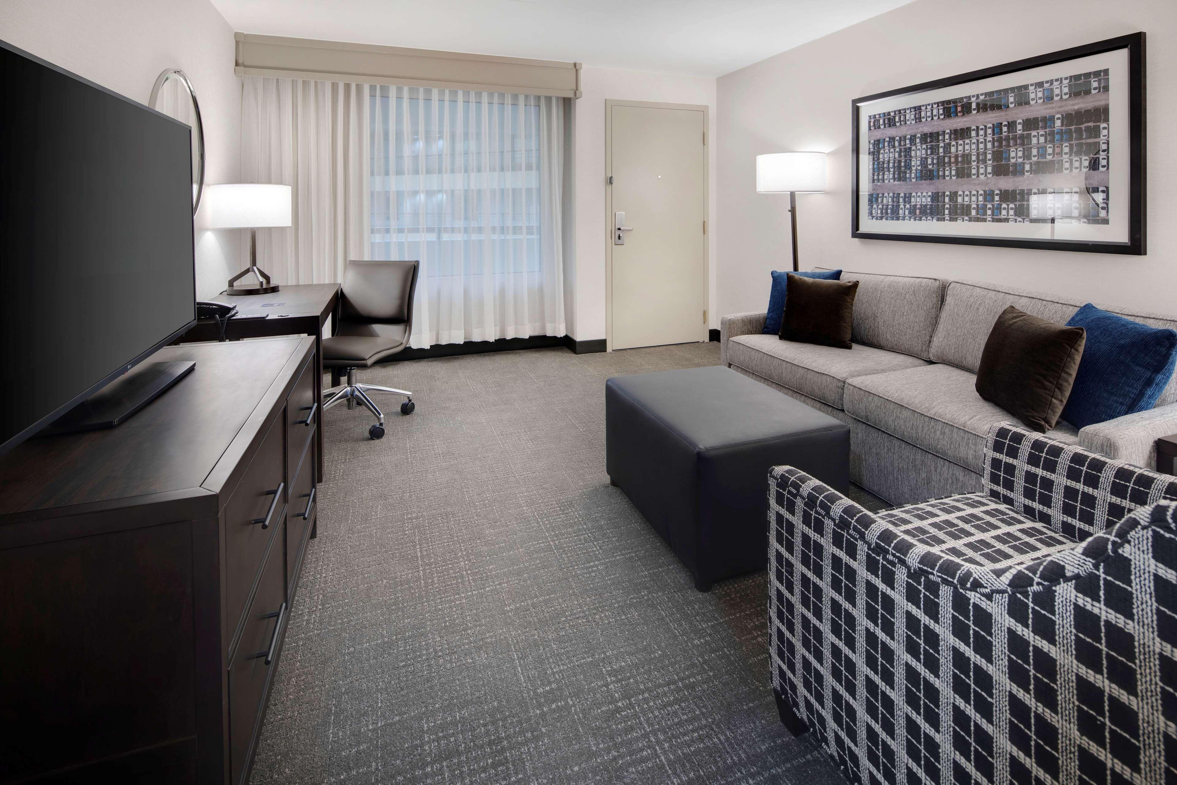 Embassy Suites By Hilton Detroit Troy Auburn Hills Exterior foto