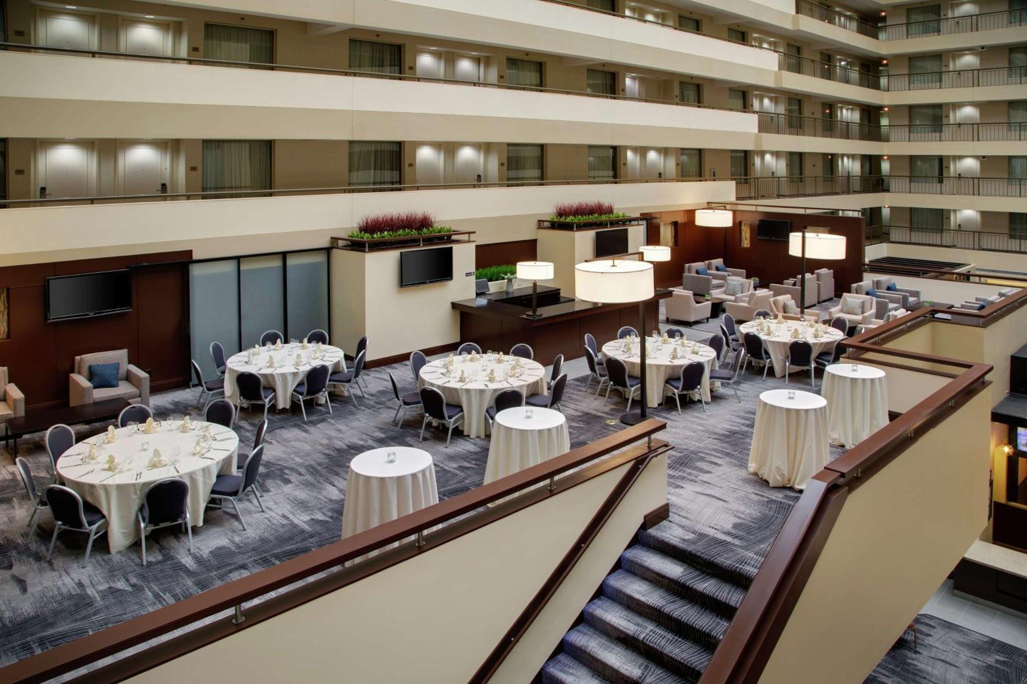 Embassy Suites By Hilton Detroit Troy Auburn Hills Exterior foto