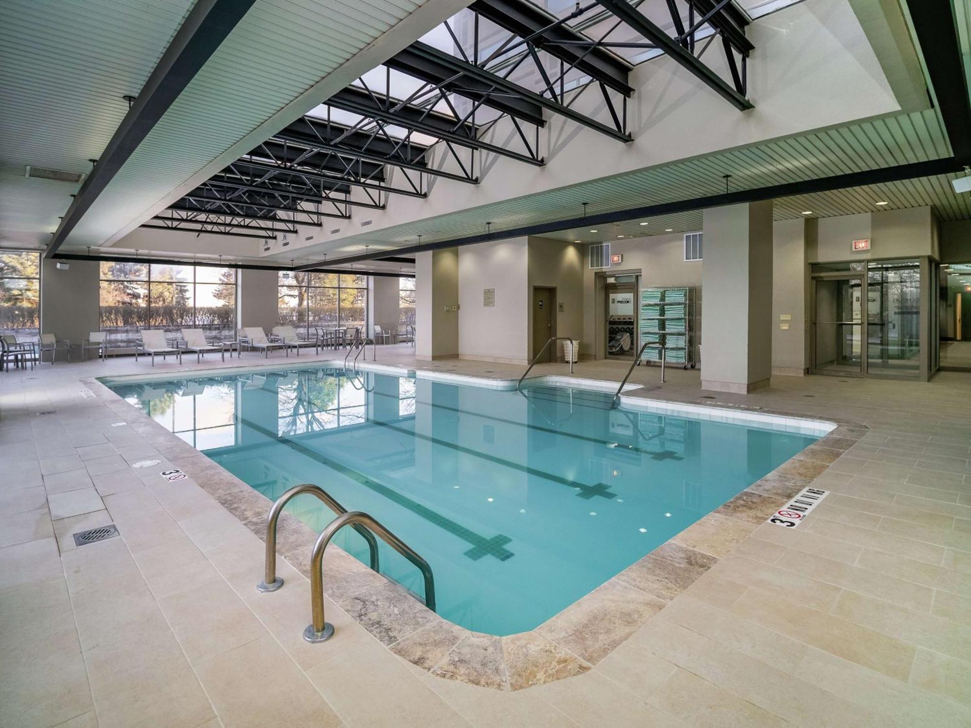 Embassy Suites By Hilton Detroit Troy Auburn Hills Exterior foto